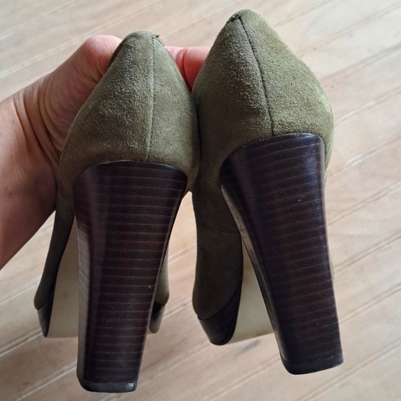 Banana Republic "Union" Dark Olive Green Suede Leather Platform Block Heel Pumps - Picture 5 of 12